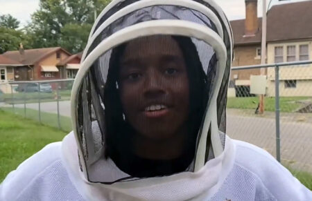 Read more about the article Kentucky Teen On How Beekeeping Helped Him In Difficult Times