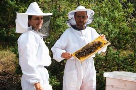 Read more about the article How A Couple Turned Their Small Bee Farm Into A Booming Apitherapy Centre